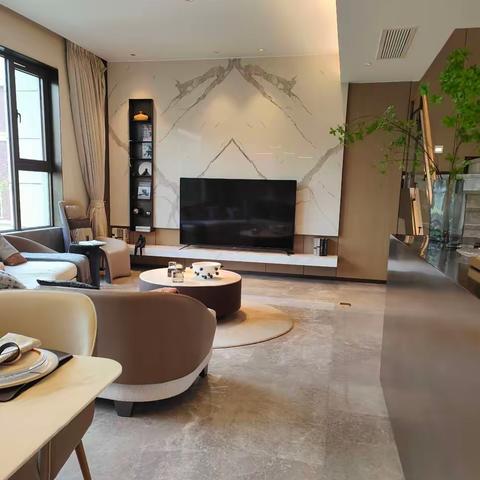 ⭐❤️兰台府上叠别墅，清水423户型，位置好带花园，产权132平，176万带两个车位，随时看房。V6096