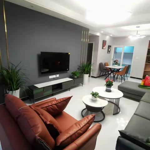 金龙小区套二出租，年租金22000。V6096