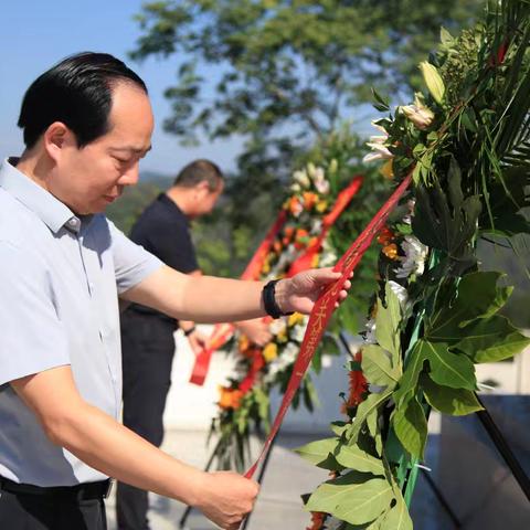 喜迎国庆感党恩  踔厉奋发向未来--石泉县税务局机关党支部与安康市税务局第一税务分局党支部开展联合主题党日活动