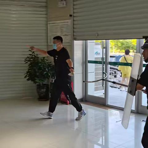 汇海创业支行开展恐怖事件应急处置演练 筑牢厅堂安全防护屏障