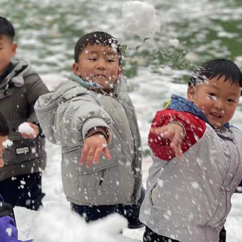 萌娃玩雪，乐享童年