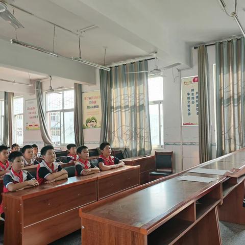 《新学期少先队干部培训会》