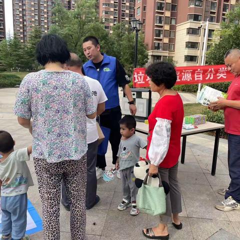 惜福镇街道开展“世界清洁日 分类伴我行”宣传活动