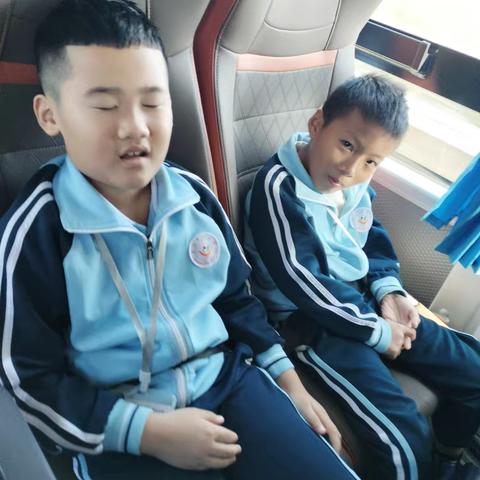 快乐出发，收获满满——2025年秋季石山中心小学二4班同学外出研学活动