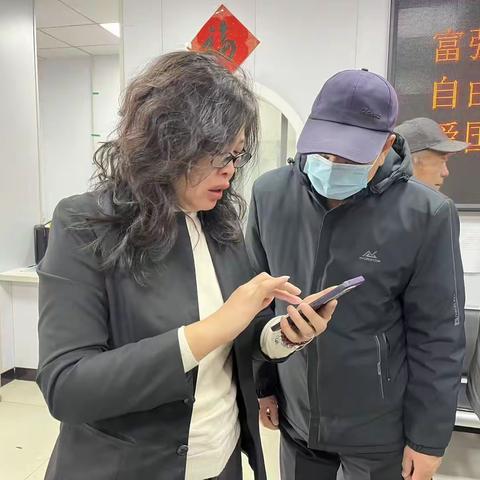 石桥子街道石桥子社区开展“便民惠民零距离，公交服务进社区” 志愿服务活动