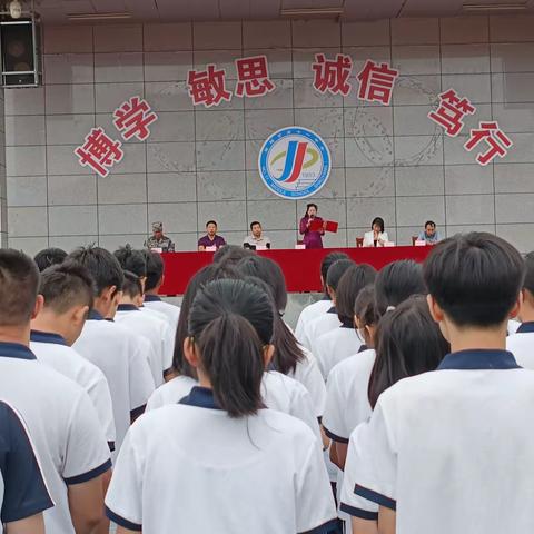 邵阳市第十一中学隆重举行军训汇演活动