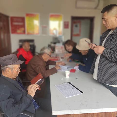 【呼宜办.帮办代办】金河镇东达赖营村帮办代办员为我村村民登记办理土地出租手续
