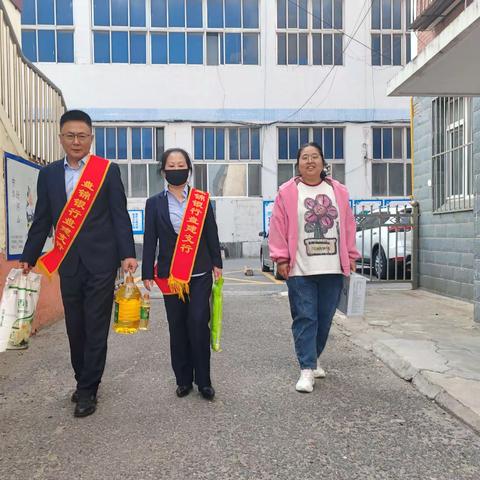 暖心重阳节，浓情敬老行