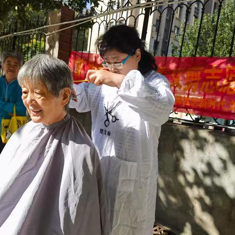 【先锋龙洞】文明实践 志愿同行——  “ 欢度国庆 尊老敬老 ” 主题文明义剪活动