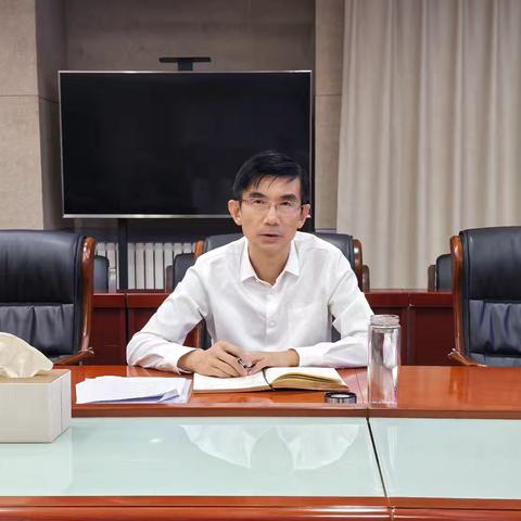10月10号区政协主席单翔组织召开城镇化重点工作推进会议。