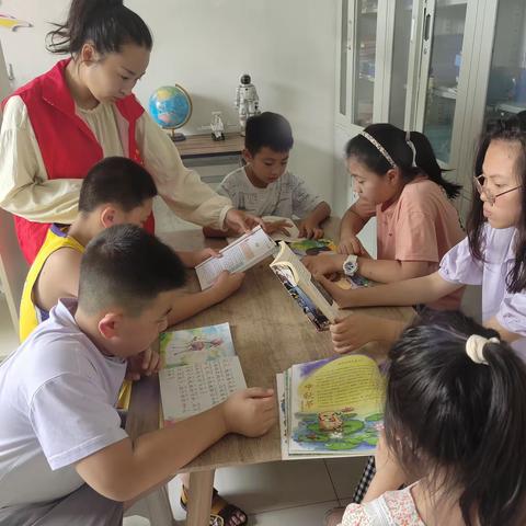 学校村开展“榜样指引人生 阅读照亮未来”——大学生话阅读主题志愿活动