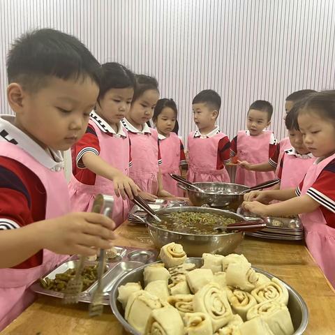 用心午餐——记肥城市实验幼儿园桃苗九班就餐活动纪实