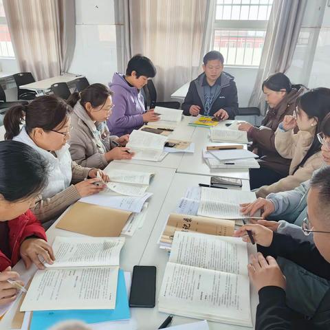 学习新课标，聚力再启航。——区五中数学教研组集体活动