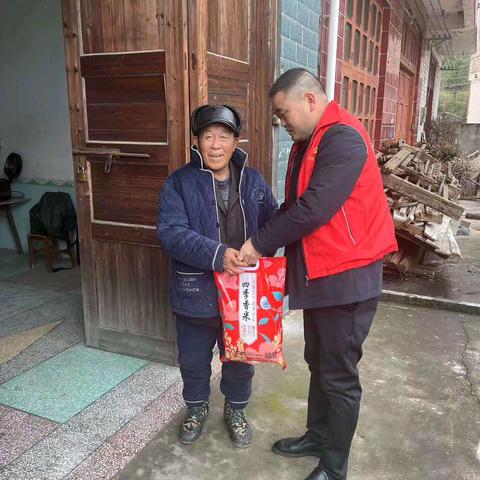 凛冽寒风送温暖，浓浓关怀暖人心。