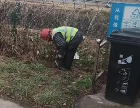 冬季环卫作业     重细节提质量