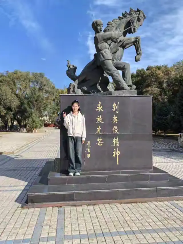 简篇-高一(8)班特辑
献礼祖国,共筑梦想