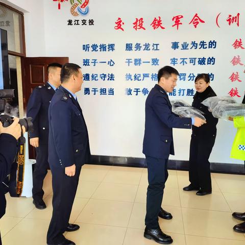 鹤大运营分公司工会为兴农收费站职工冬季送温暖慰问活动