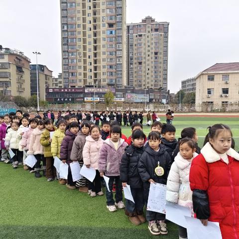 趣味乐考 玩转知识 ——横峰二小一年级期末无纸化闯关活动纪实