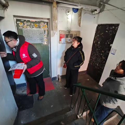 铁西区妇婴医院党支部下沉社区开展节前走访慰问
