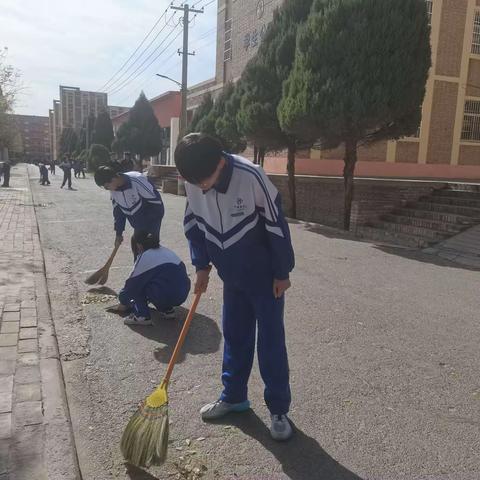 【捡起的是垃圾，播散的是爱心】|初二年级文明学生