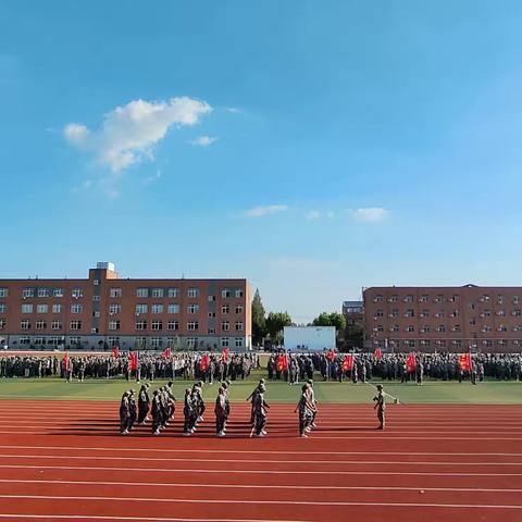 铸铁血军魂，挺中国脊梁