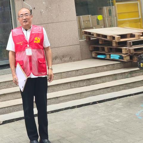 盛夏送清凉 爱心暖人心--顺河街街道五星电器张青松捐赠西瓜致敬环卫工人