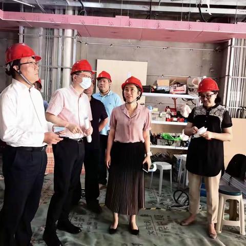 王晓薇到徐汇龙漕路支行施工现场开展安全检查