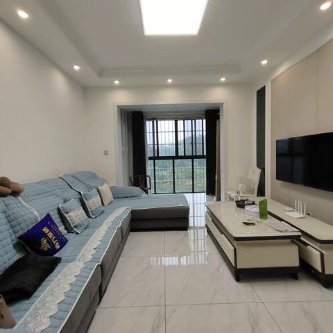 圣特罗佩中层套三改套二，1200/月，两个空调