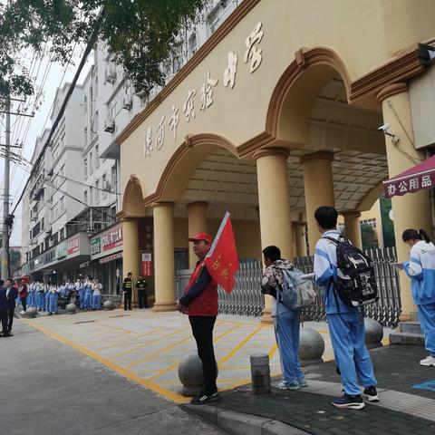 爱心护学岗 美丽风景线