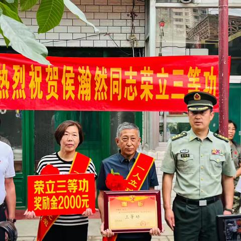 《敲锣打鼓送喜报，拥军优属暖人心》