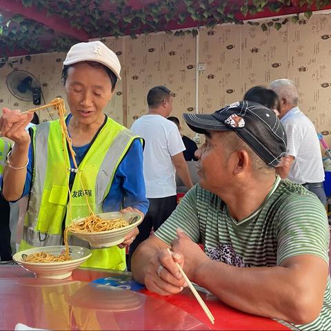 女环卫工的马路爱情 一条路、俩人相守