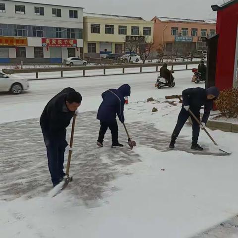 秦家洼村：雪天志愿行，除雪暖人心