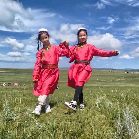 骑马看草原 笑声飞满天--记2025年夏草原行