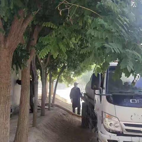 网格员及时协调清理旱厕  为民解忧