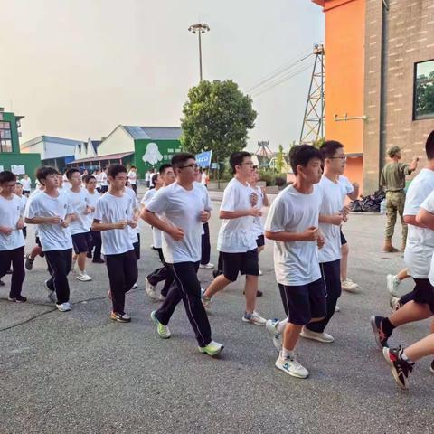 青春无悔 破茧成蝶  麓山滨江G2301班军训（六）