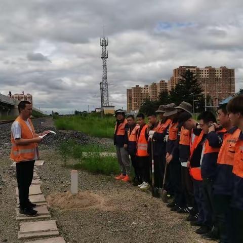 哈达湾电务车间新九站秋鉴打标立样现场会