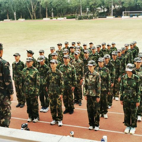 英姿飒爽，青春飞扬——龙外（集团）新亚洲学校国防教育活动