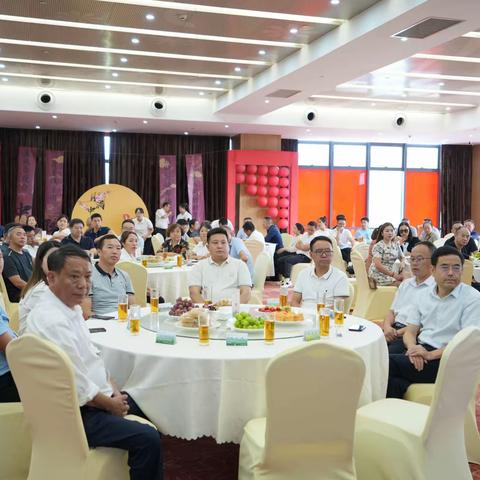 凤冈县举办铸牢中华民族共同体意识“同心跟党走·聚力话发展”2023年统一战线中秋品茗茶话会