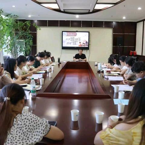 经验和智慧交织，分享与成长同行——涪陵五中秦瑜“致远”班主任工作室系列活动纪实