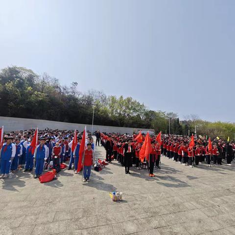 “万朵鲜花祭英烈”活动：以红色基因铸魂育人 厚植青少年爱国情怀