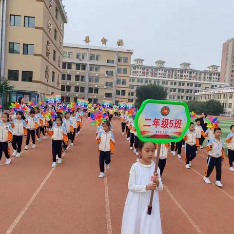 扬起希望风帆，筑梦七彩童年