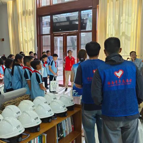 莺歌海镇开展“青春护绿，探秘洁净能源”志愿服务活动