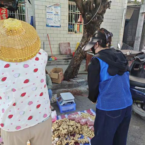 【诚信建设万里行】乐东黎族自治县莺歌海镇人民政府持续开展“信用体系建设进集市”宣传活动