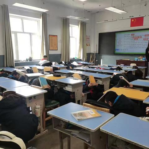 防震减灾•安全同行 乌鲁木齐县庙尔沟中学开展地震应急演练