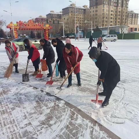 清雪除冰暖人心 保障出行解民忧