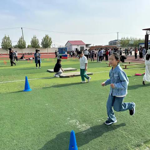 家校共育，携手未来 ——唐山市安各庄小学家长会