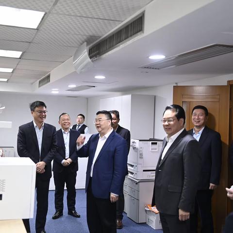 张伟煜行长到乡村振兴金融部进行新春慰问