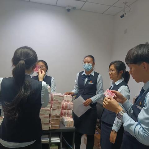 乌海狮城东街支行反假货币宣传培训