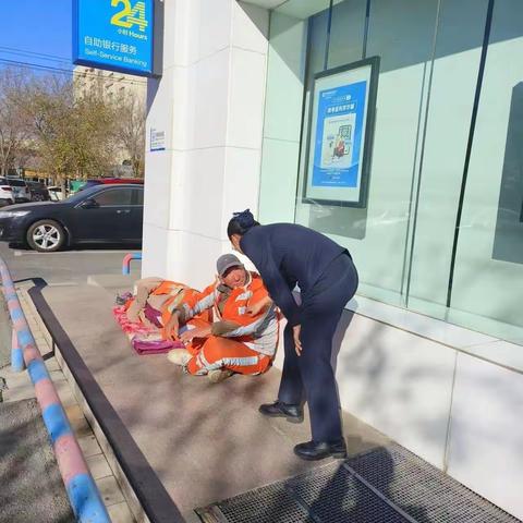【新疆区分行营业部河北西路支行】为“室外工作者”撑一把爱心伞
