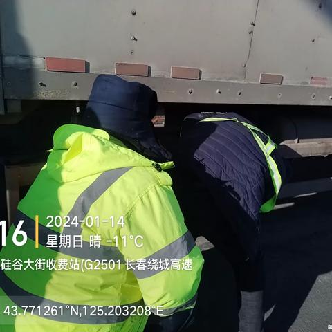 帮忙修车解忧愁 真情服务暖人心